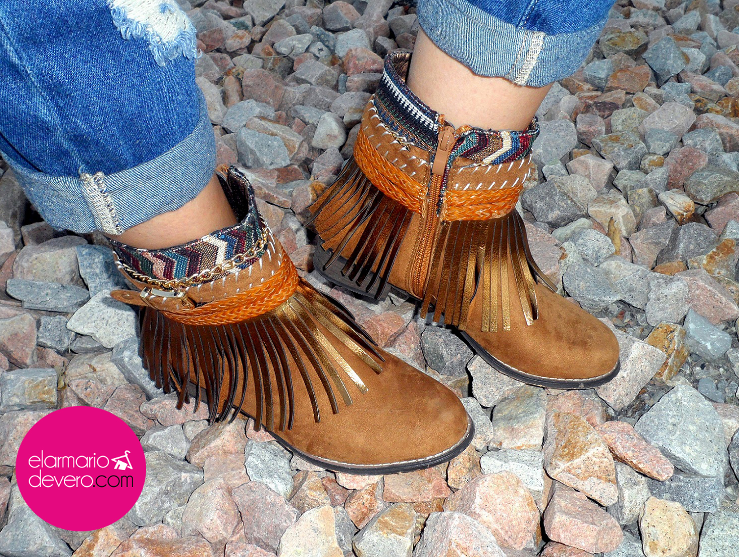 Botas de flecos Vaqueros boyfriend y maxi camiseta