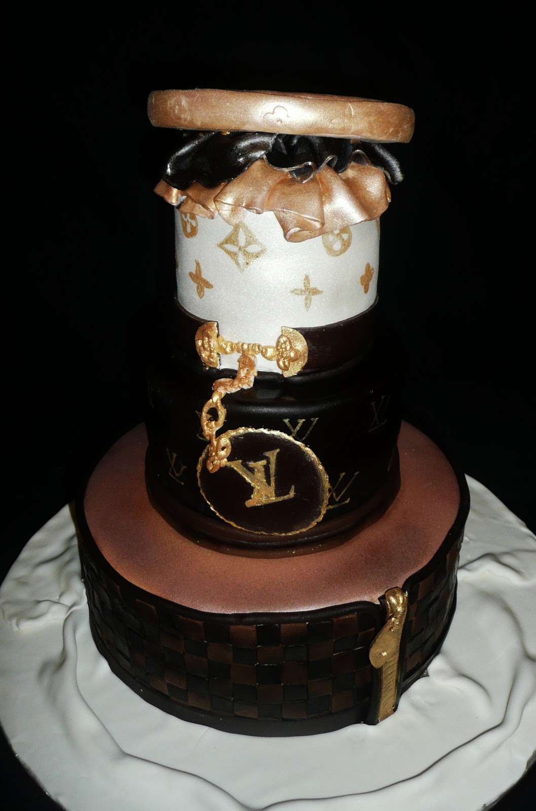 Baking with Roxana's Cakes: Sweet 16 Cake Louis Vuitton themed