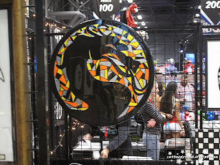 mortal kombat logo sub zero,mortal combat,nether realm studios,midway games chicago,figurine,collectibles,sculpture,art,,warner bros interactive,dan forded,fighting game,ed boon,john tobias,videogame,video games,video game,video games,comic con 2013, october 11th 2013, saturday, sunday, comic con sunday, comic con saturday,new york,nyc,manhattan,jacob javits center,newyork,art,logo,mortal kombat logo,