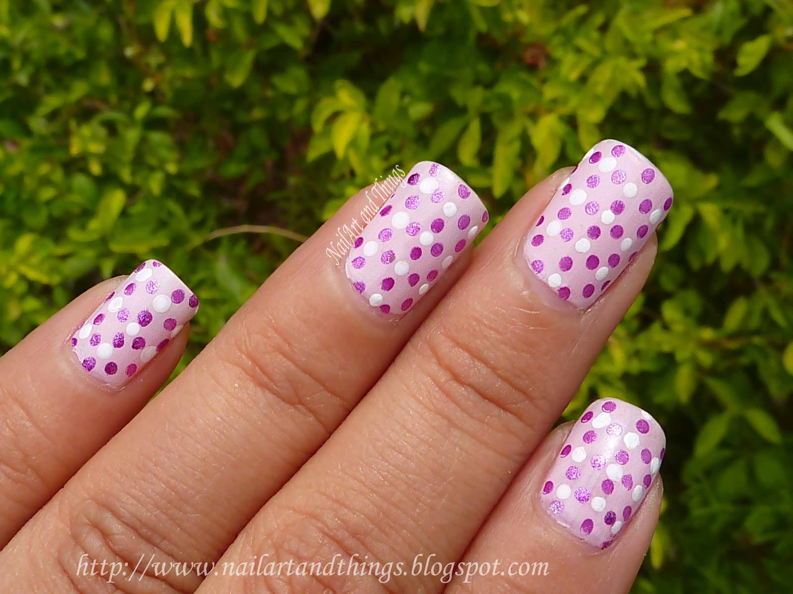 nail design with dotting pen