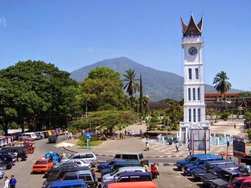Jam Gadang - Landmark Termasyhur dari Bukittinggi Jam Gadang - Landmark Termasyhur dari Bukittinggi
