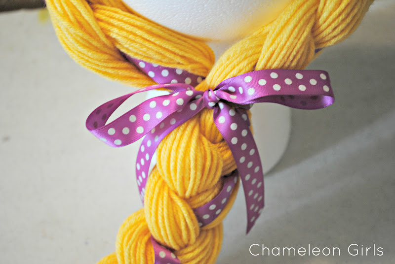 Chameleon Girls How to make a Rapunzel Wig from Yarn