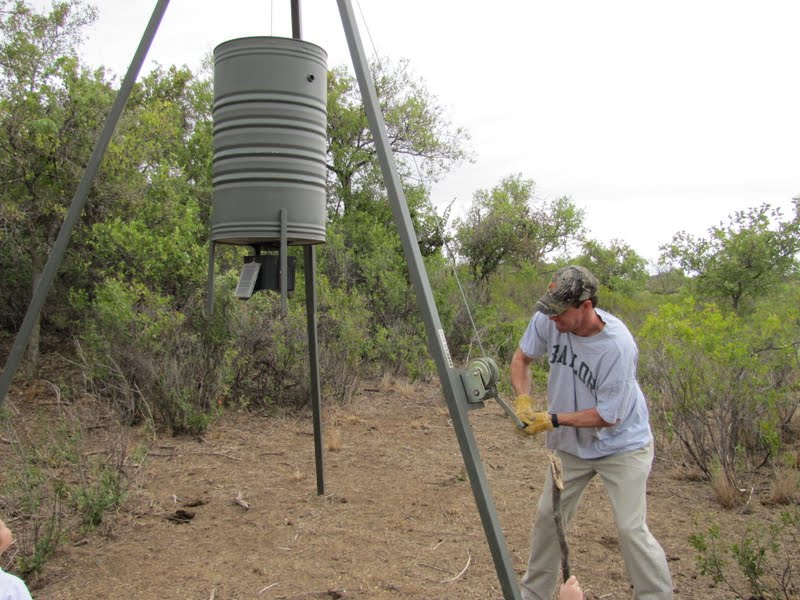 crankup tripod deer feeder