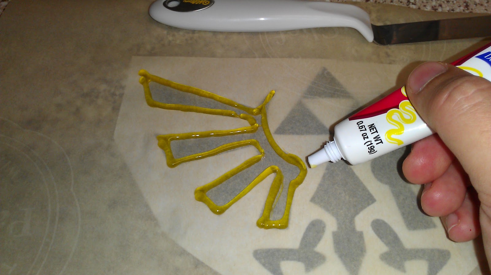 Apples to Applique Transferring a Design to a Cake