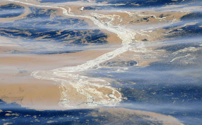 Sea Pollution Image - Sea pollution due to oil in Montara, timor pollution
