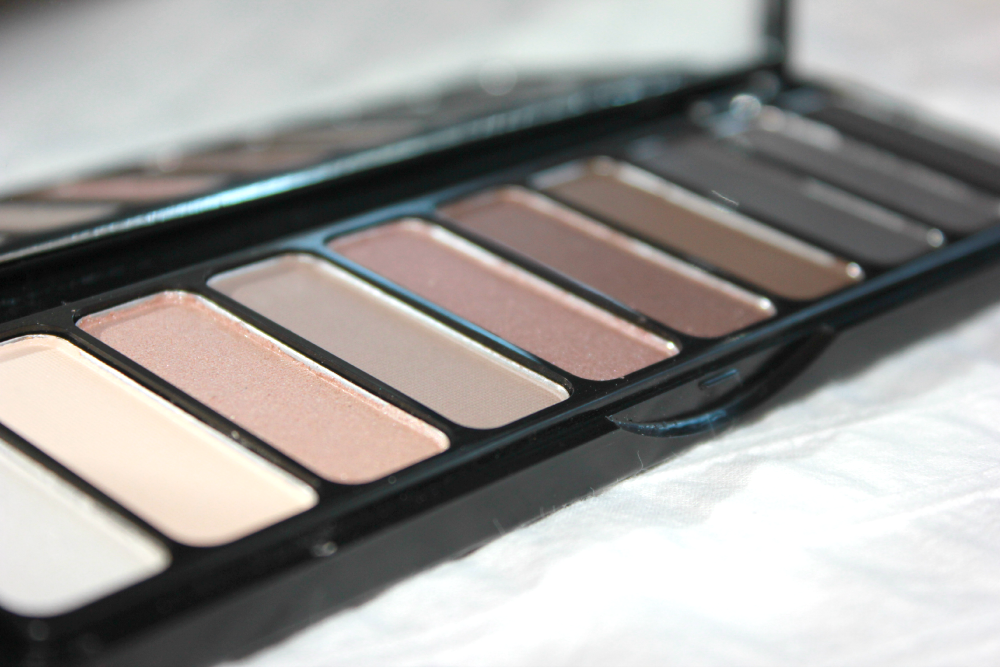 E.l.f. Everyday Smoky Eyeshadow Palette Eline Blaise