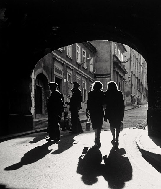 Life Through Walter Sanders' Lens vintage everyday