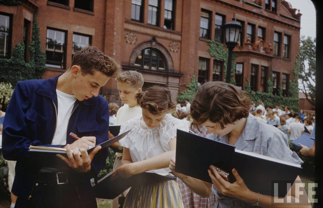 Interesting Color Photographs Capture Daily Life of Students at New