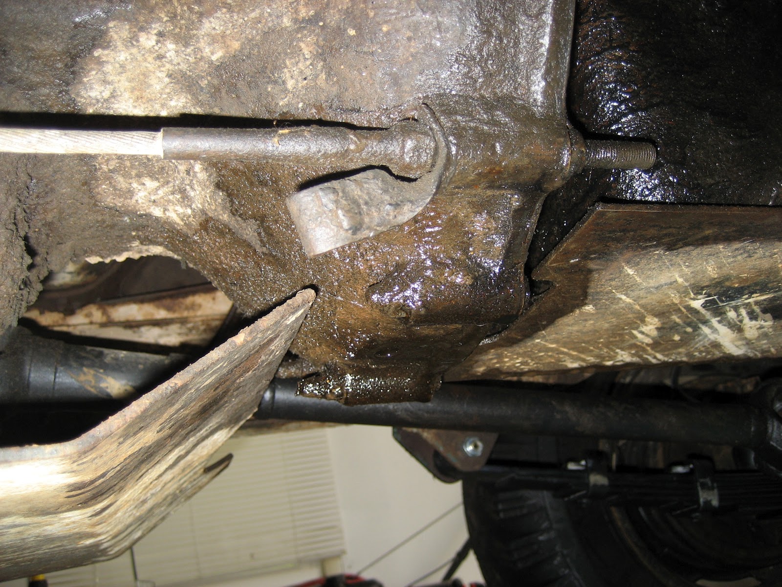 Intermittent leak from clutch bellhousing ECJ5