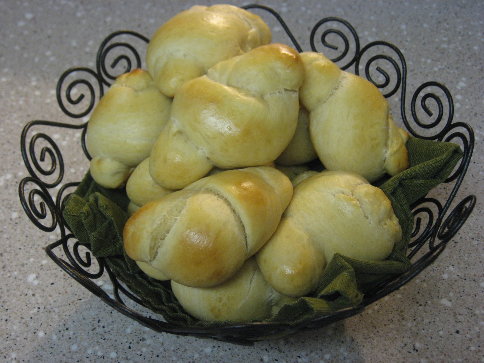 Baker Becky Knot Yeast Rolls