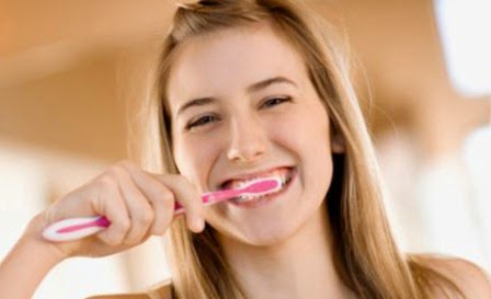 5 Cara Menjaga Kesehatan Mulut yang Sering di Diabaikan | Dokter Gigi