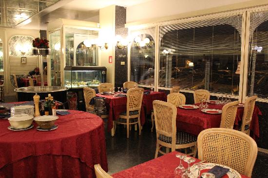Ristorante Pesce Roma Eur "Il Gattopardo"Piccolo ed accogliente Ristorante con Pesce freschissimo Orate,Spigole,Rombo in crosta,Carpaccio di Spigola e Salmone.Pubblicato su "Pranzoecenaroma"www.mangiandoeatblog.com Foto di"Il Gattopardo"Ristorante Pesce Roma Eur Piccolo ed accogliente Ristorante con Pesce freschissimo Orate,Spigole,Rombo in crosta,Carpaccio di Spigola e Salmone.Pubblicato su "Pranzoecenaroma"www.mangiandoeatblog.com
