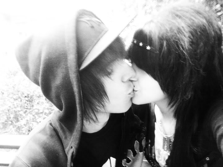 Wallpaper Emo Kiss Animasi Bergerak Photo Sexy Girls