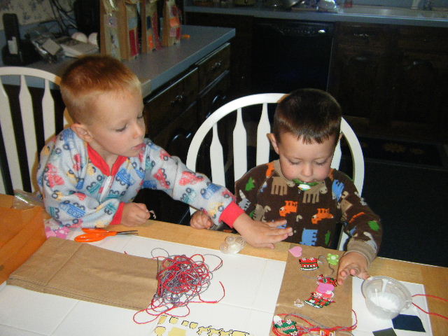 A Firewife 'n Mom: Kid's Craft: Paper Bag Puppets