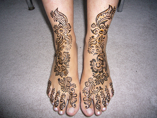 parts here we collect Simple Mehndi Designs For Feet for Asian womens