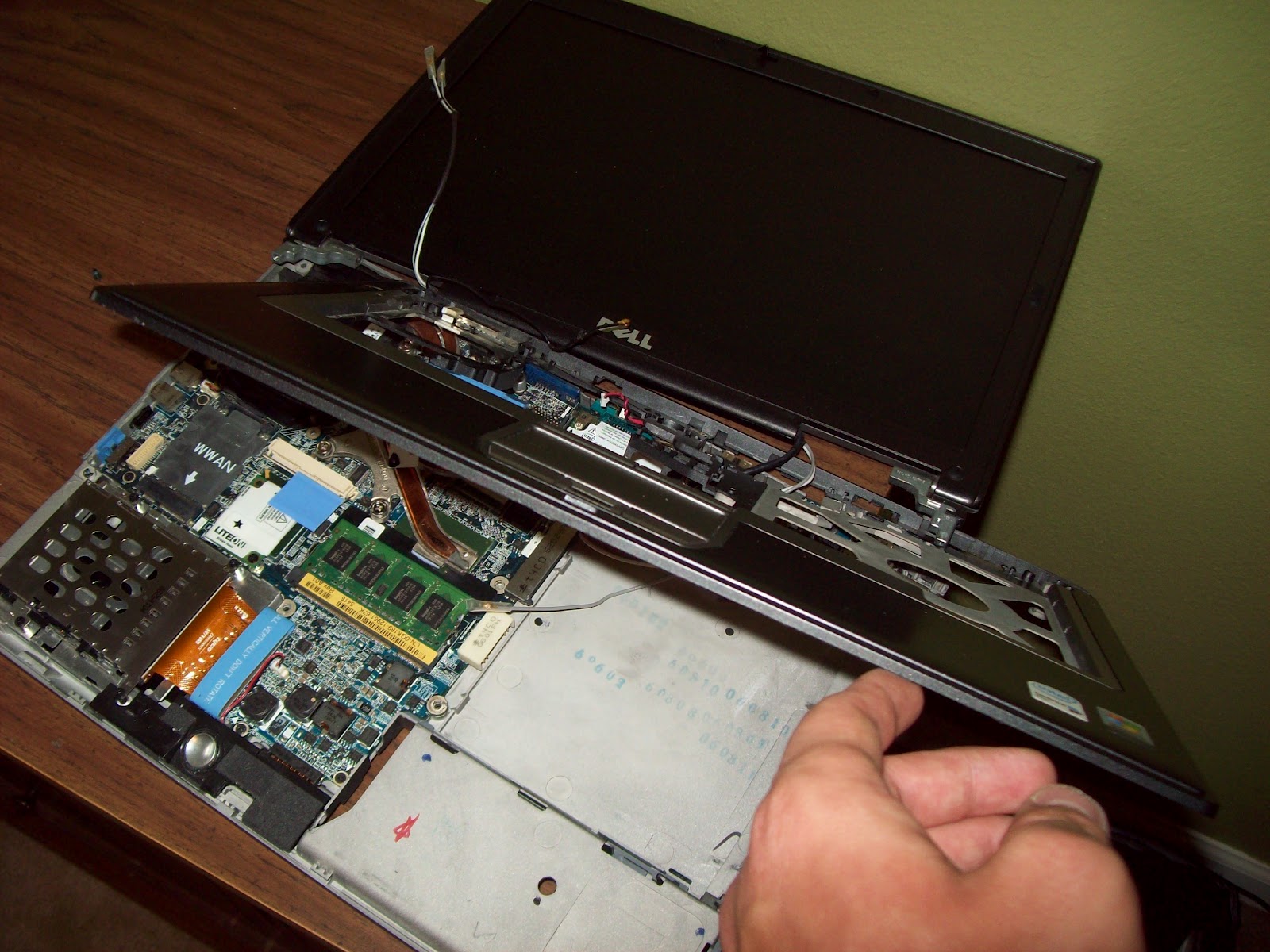 FixModBreak Adding a Headphone Jack to a Dell Latitude D620 (Pure
