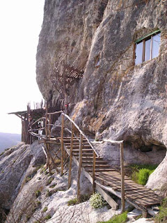 Лестница обители отшельника на Шулдане