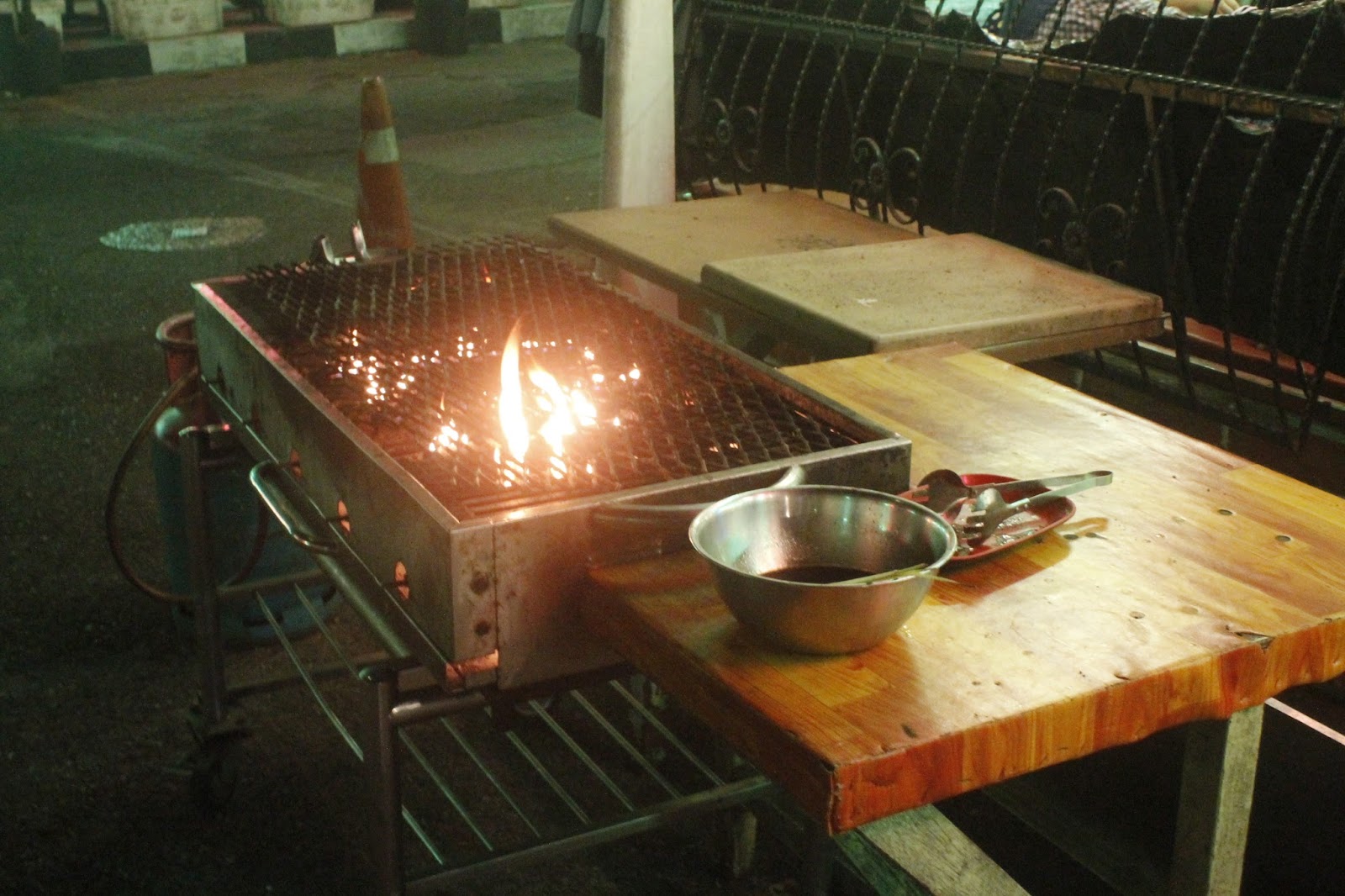 ANNUAR BBQ STEAMBOAT DI KUCHING,SARAWAK AZLAN RUMADI