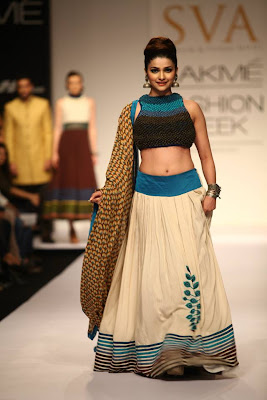 Prachi Desai Walk the ramp on Lakme Fashion Week-2013