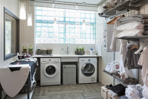 Un cuarto de lavado y plancha organizado | La Maison 17 decoración ... Un cuarto de lavado y plancha organizado | La Maison 17 decoración ...