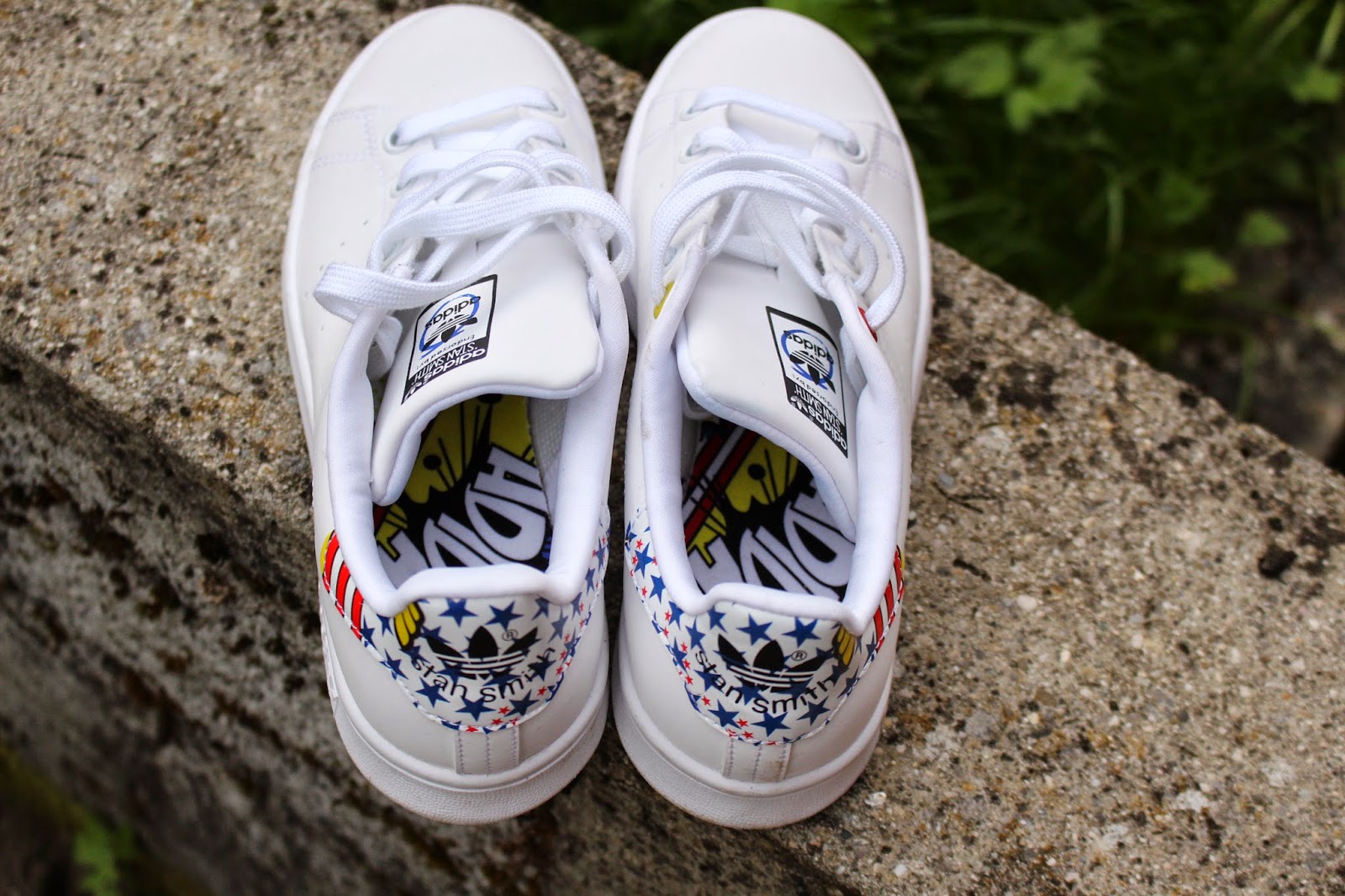 Stan Smith par Rita Ora | Les idées SoAddict Conçue en cuir pleine fleur, elle affiche un œillet coloré et l'étiquette signature Rita Ora sur la languette. Stan Smith ...