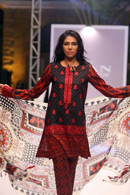 Elan, Elan Lawn, Rabia Butt, Designer Lawn of Pakistan, Lawn season, Lawn Mania, Top Lawn Designers, Pakistani Fashion, Pakistan Fashion, Buy Lawn online, Fashion, Fashion Blogger of Pakistan, Fashion Blogger, Red alice rao, redalicerao