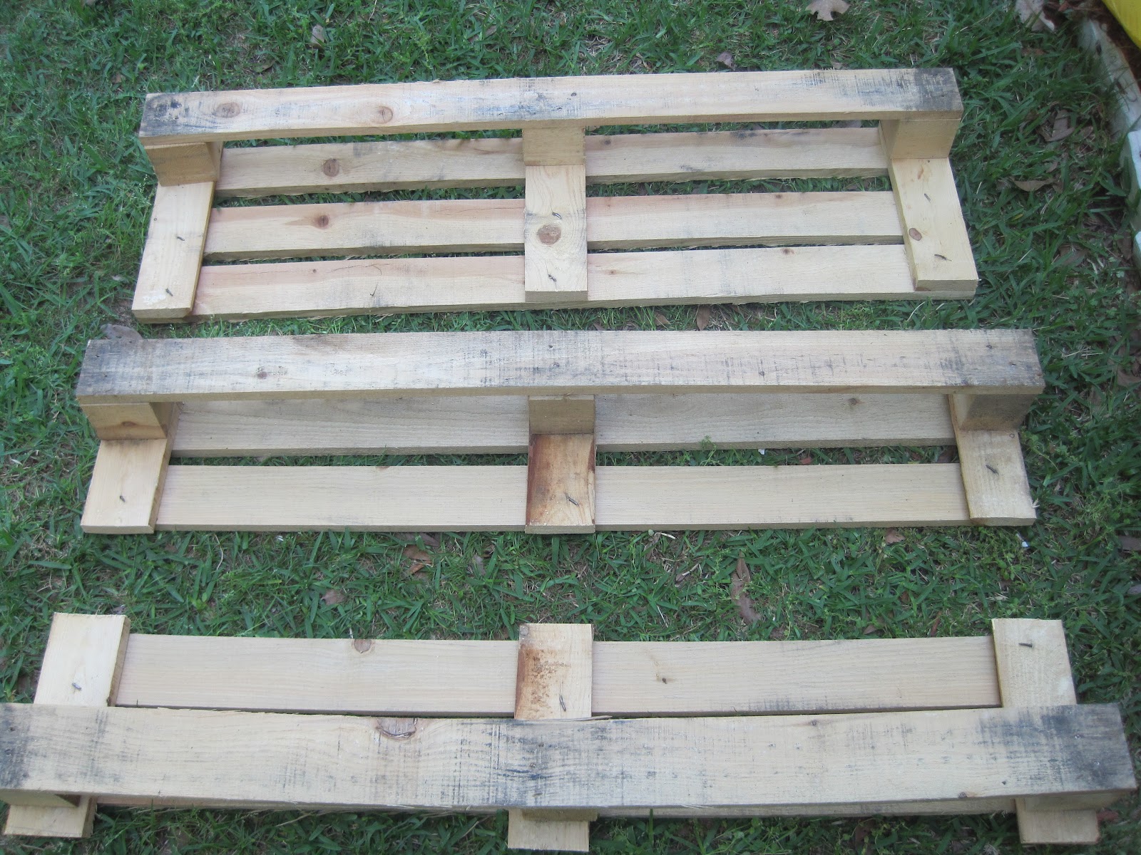 When The Kids Are Sleeping Pallet Shelves