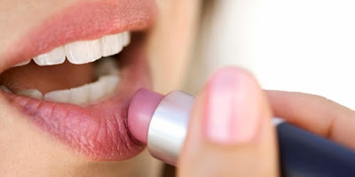 Tips Memilih Lipstick yang Cocok Untuk Bibir Kering Tips Memilih Lipstick yang Cocok Untuk Bibir Kering