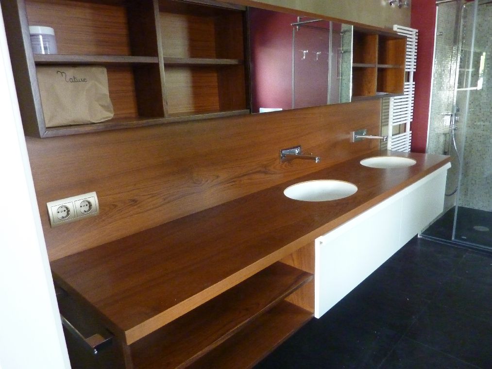 CARPINTERIA, MUEBLES A MEDIDA: Mobiliario de Baño, realizado en