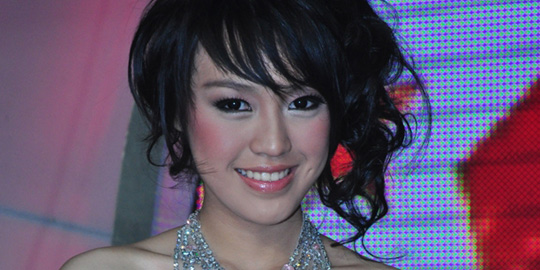Profil dan Foto Vania Larissa Miss Indonesia 2013 Profil dan Foto Vania Larissa Miss Indonesia 2013