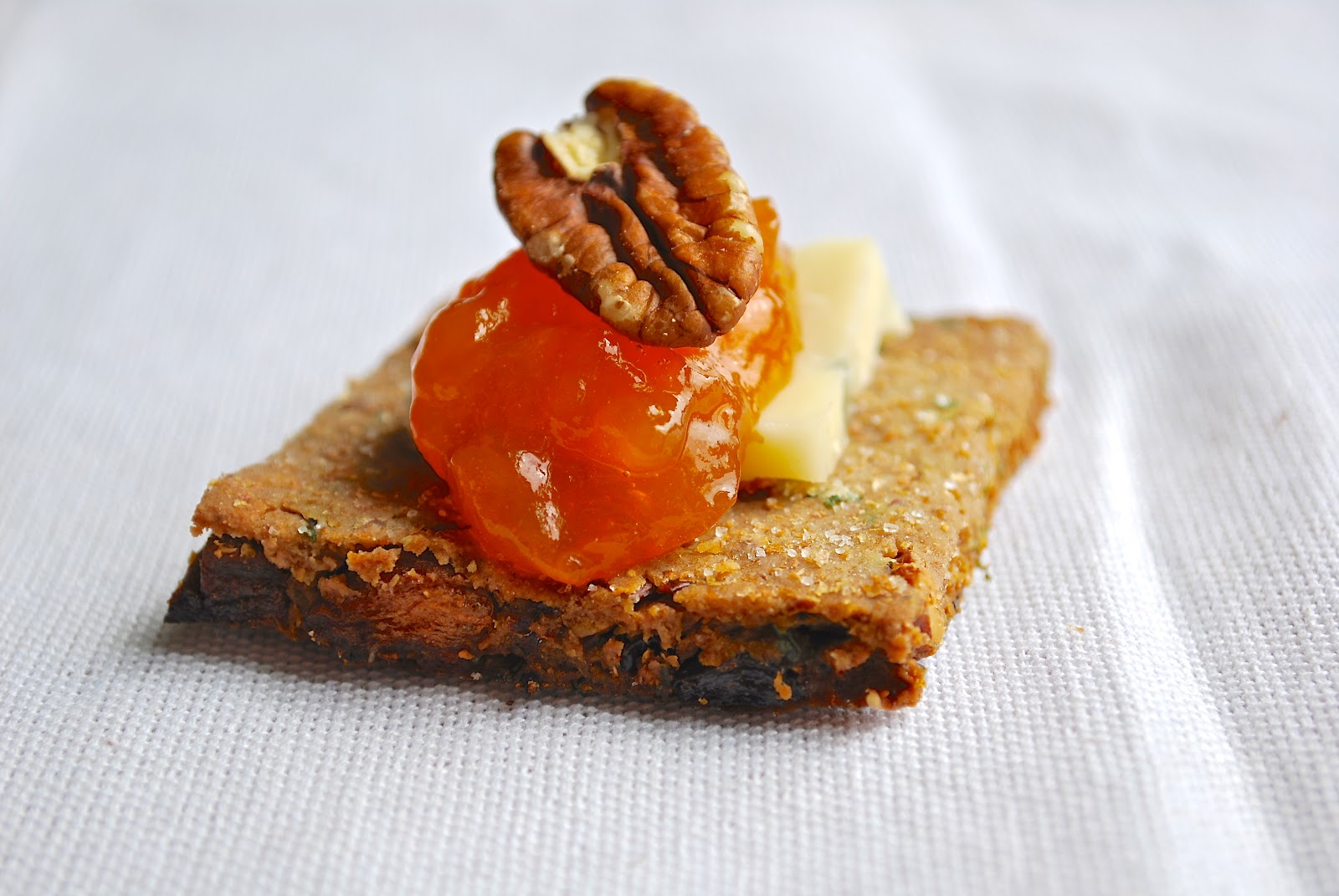 rye crackers with fruit and nuts