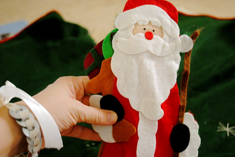 The Johnston's {DIY No Sew Ruffle Christmas Tree Skirt}