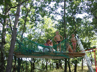 Cabane dans les arbres à Rassiels