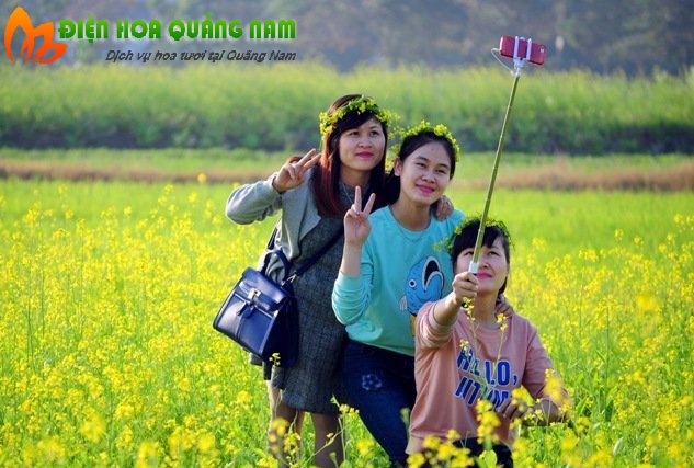 [Image: Tao-dang-voi-gioi-tre-Ha-Thanh-ben-vuon-hoa-cai-14.jpg]