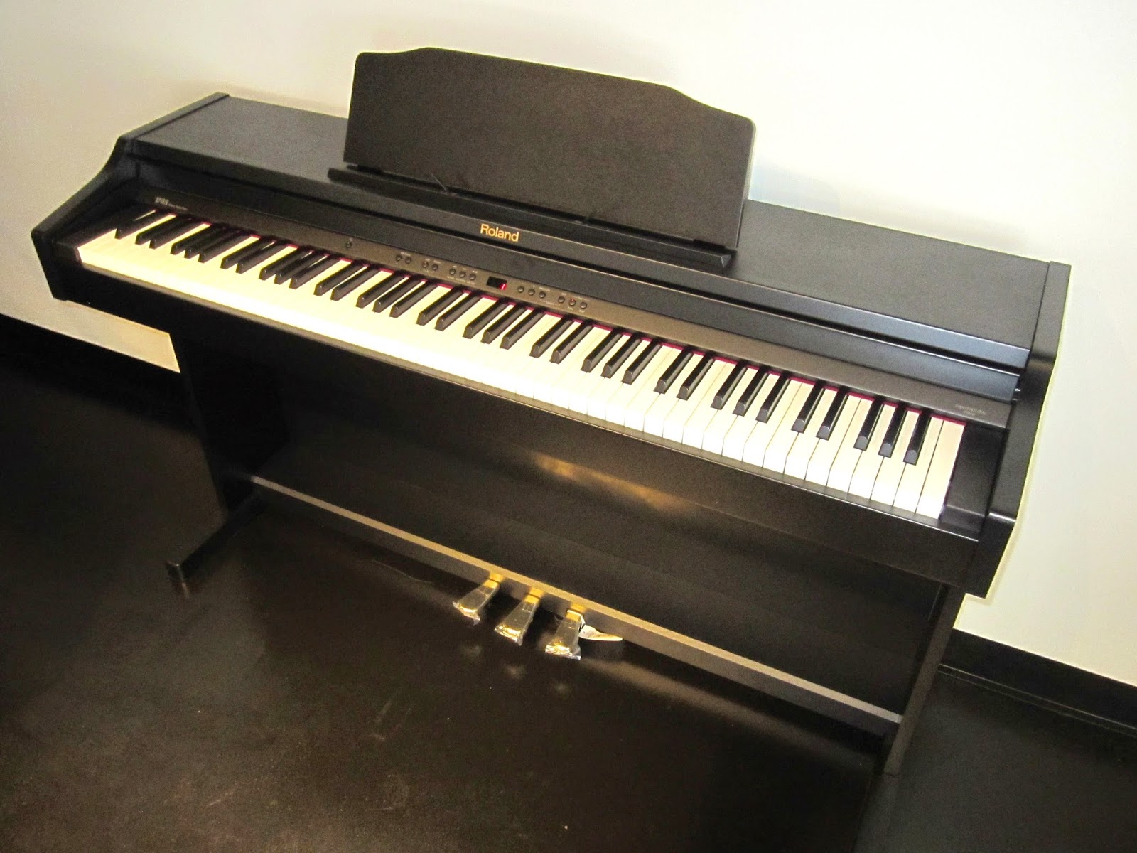 Roland RP401R digital piano Roland RP401R digital piano