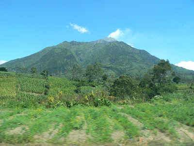 foto gunung merapi gambar gunung merapi