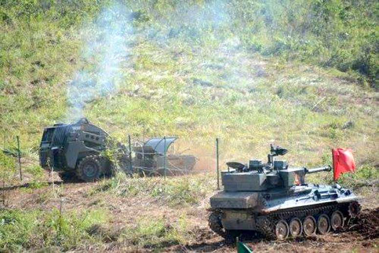 Demonstrasi Pertempuran TNI AD 2015 Demonstrasi Pertempuran TNI AD 2015