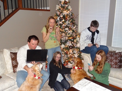 Family Christmas picture with dogs