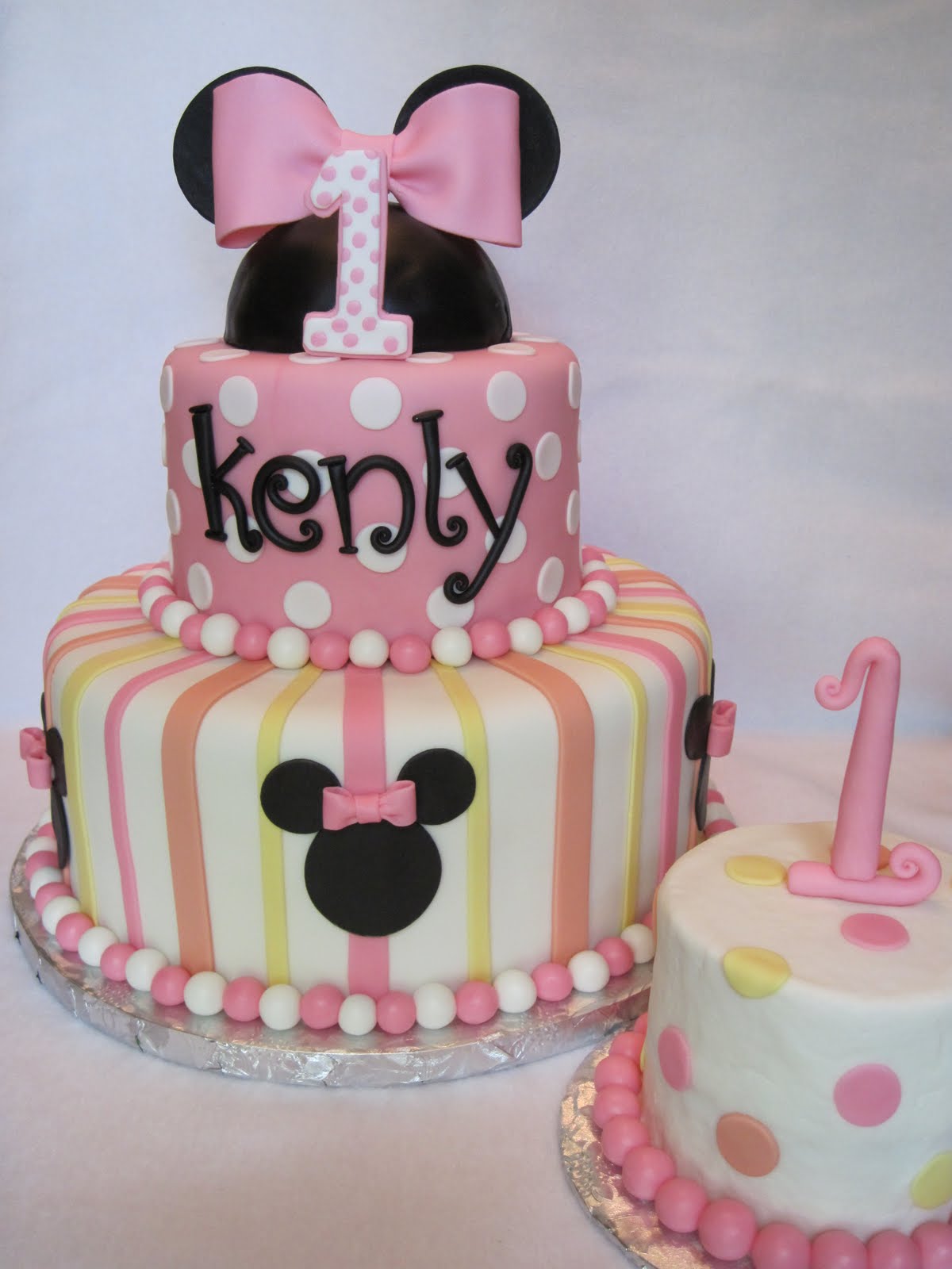 Heather's Cakes and Confections: Minnie Mouse