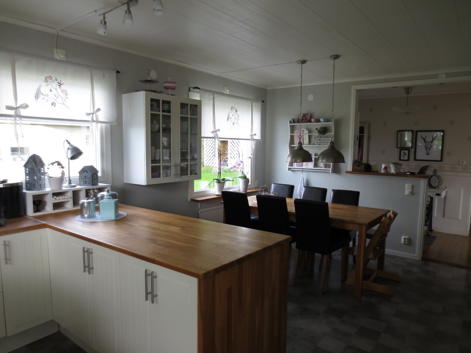 Vita huset 28: gardiner i köket