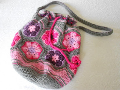 African Flower Bag free crochet pattern hexagons drawstring