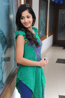 Madhavi Latha Pics [Cinema Pukarlu]