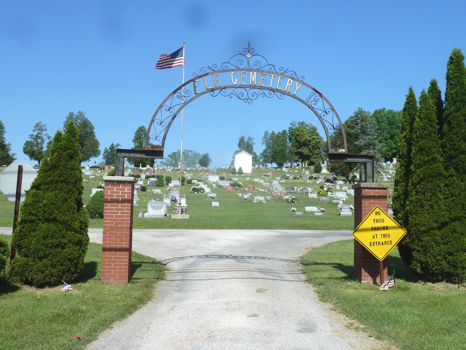 seniors walking across america POST 1123; MAY 27, 2013; CIRCLEVILLE, OHIO