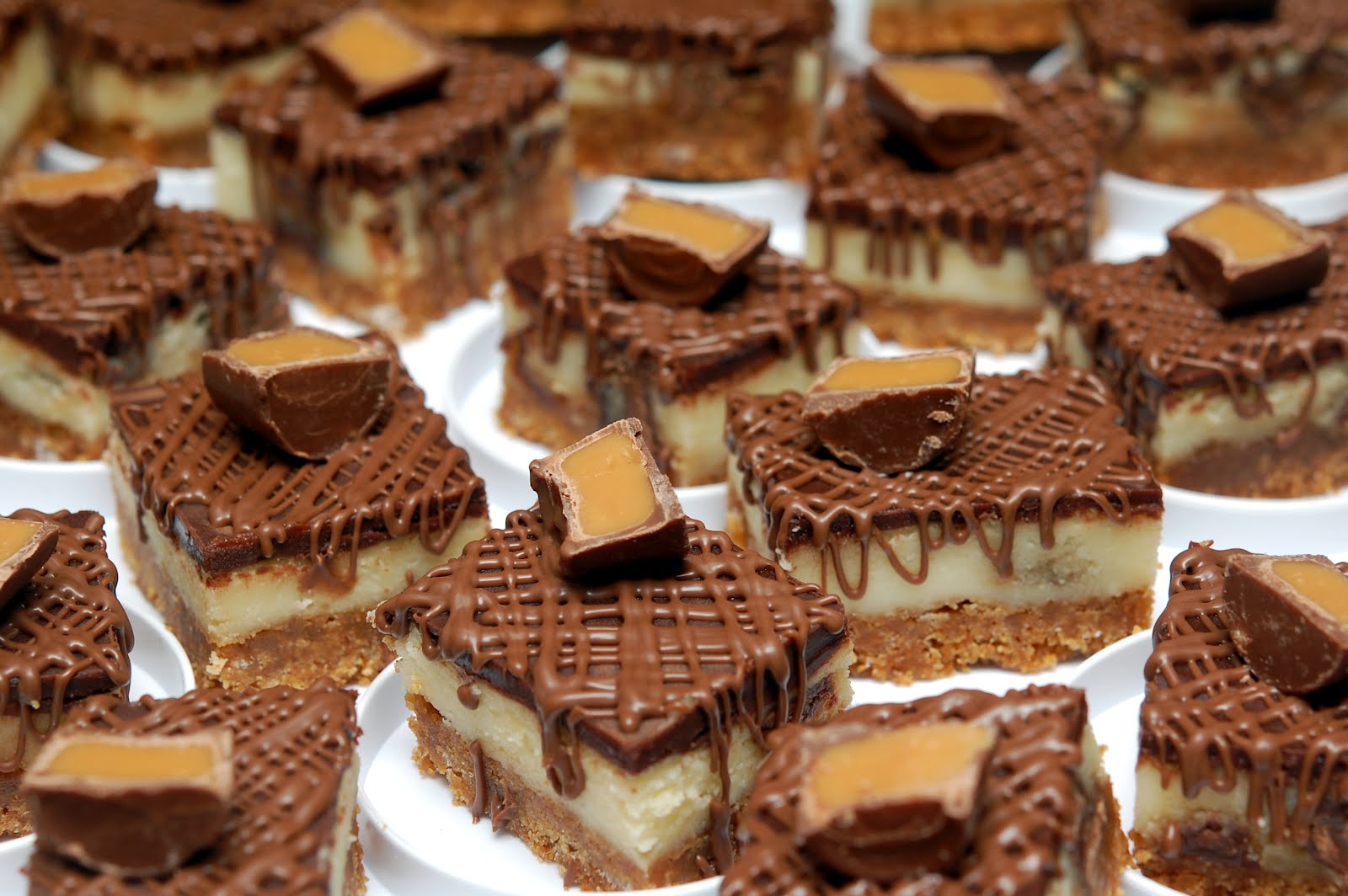 ROLO CHEESECAKE BARS....INSANELY DELISH!!!!!!!!!!! Hugs and Cookies XOXO