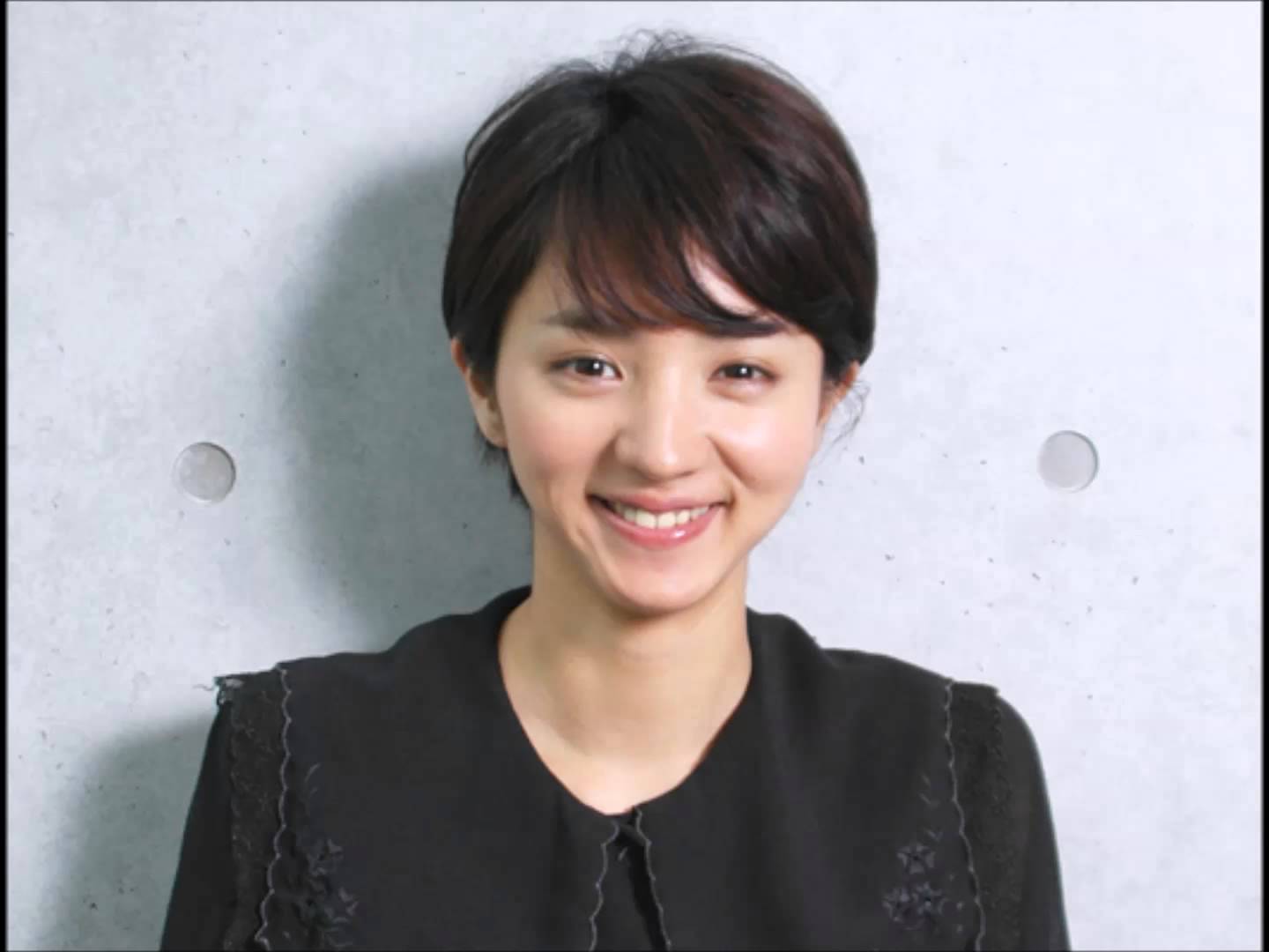 The 38-year old daughter of father (?) and mother(?) Hikari Mitsushima in 2024 photo. Hikari Mitsushima earned a  million dollar salary - leaving the net worth at 1 million in 2024