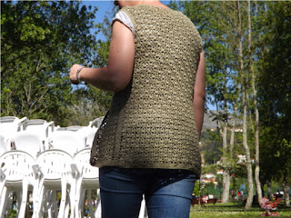 Chaleco de ganchillo o crochet detalle de la espalda Chaleco de crochet o ganchillo detalle de la espalda