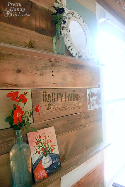 Pallet wood feature wall by Pretty Handy Girl via I Love That Junk