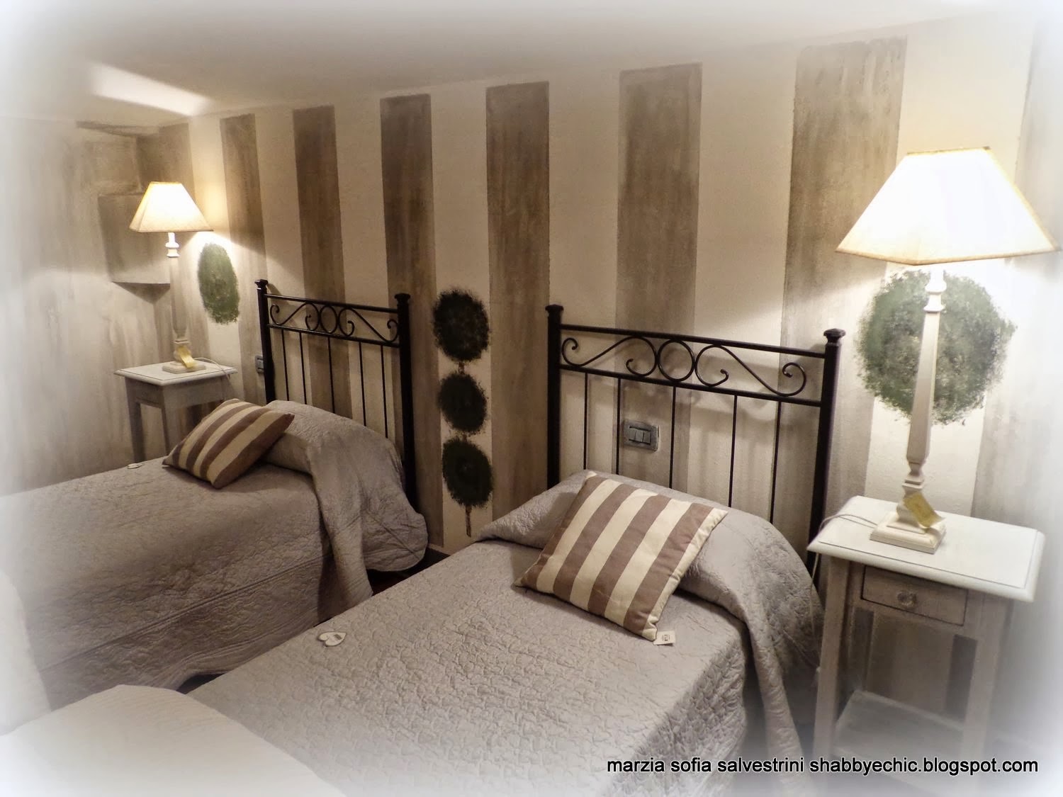 Boiserie & c.: letti gemelli