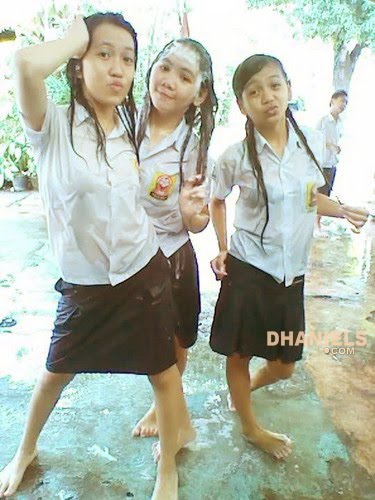 foto cowok dan cewek telanjang bulat: Foto-foto gadis SMA Indonesia
