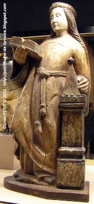 Statue de Sainte Barbe en bois polychrome . Fin XVe -début XVIe siècle. 